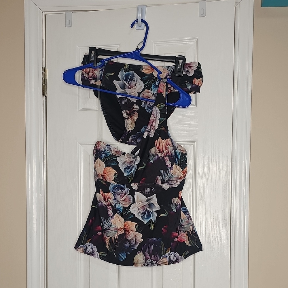Alex Marie Elegant‎ Black Flower One Shoulder Swim Suit 2 Pc. Set